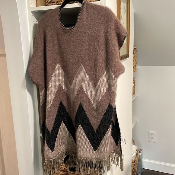 EUC Soft Khaki Black Chevron Wide Cap Sleeve Cape One Size - Picture 9 of 9
